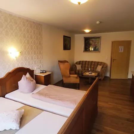 מלון Antikhotel Steinbacher Hof 3*